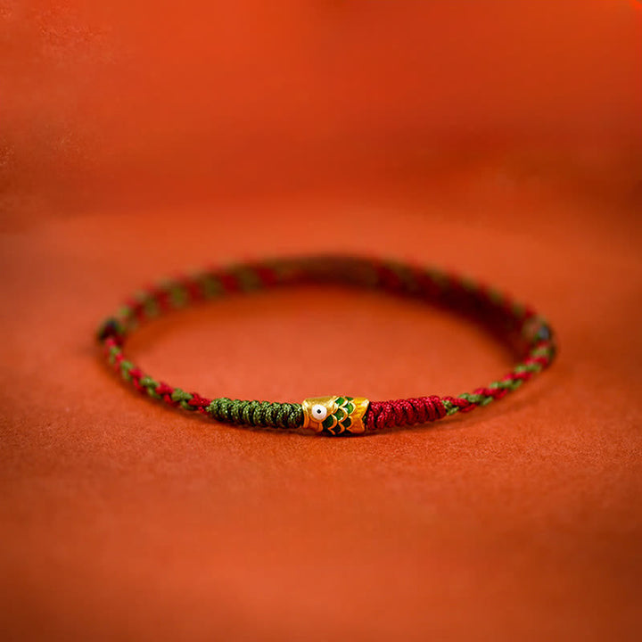 Buddha Stones Pulsera tobillera de oro 999 trenzado con hilo de colores rojo y verde con diseño de pez koi para la buena suerte. - Pez koi verde - Tobillera (Circunferencia: 7,48-10,63 pulgadas / 19-27 cm) - image 0
