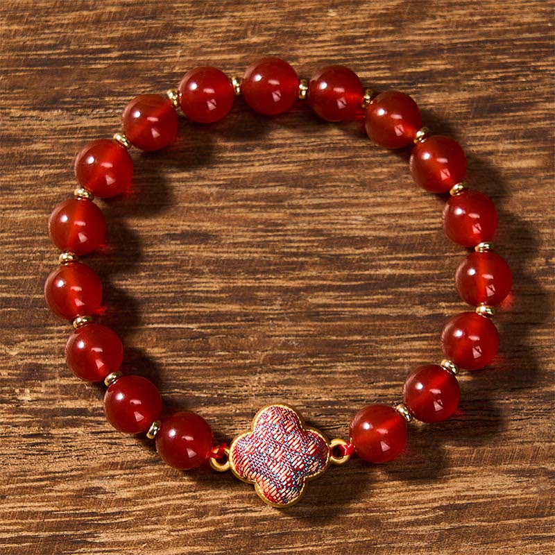 Buddha Stones Pulsera con dije de trébol de cuatro hojas de brocado de ágata roja y bendición - image 1