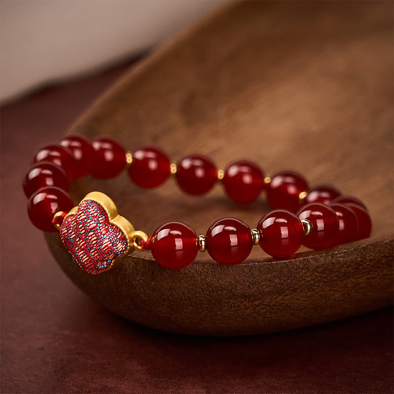 Buddha Stones Pulsera con dije de trébol de cuatro hojas de brocado de ágata roja y bendición - image 3