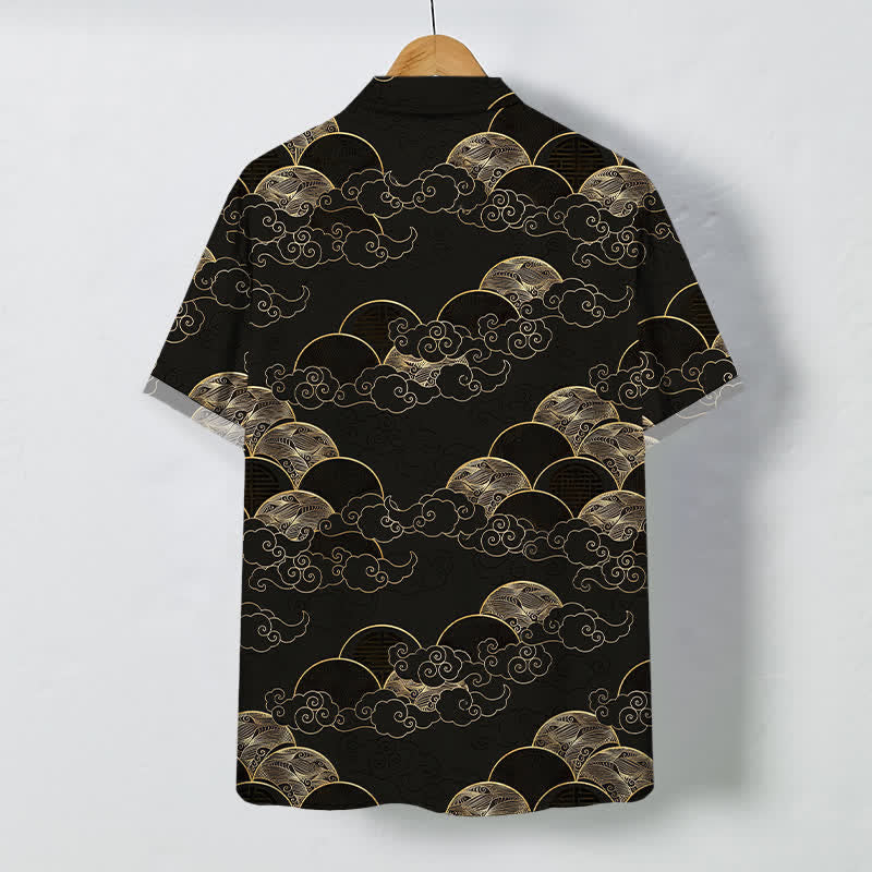 Buddha Stones Camisa transpirable de manga corta para hombre con botones y estampado de nubes doradas y olas lunares. - image 1