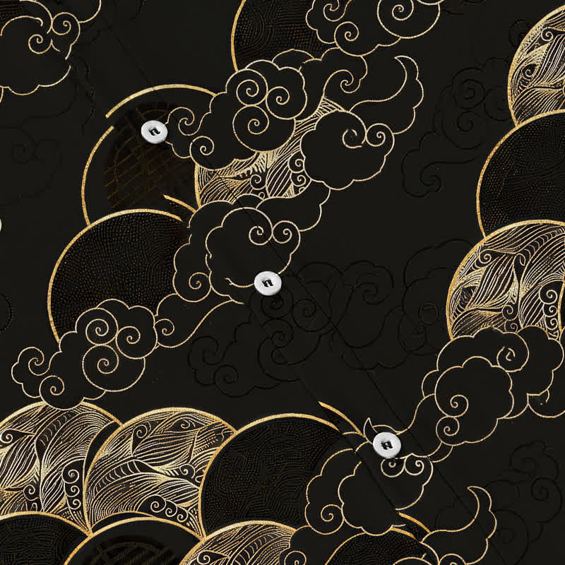 Buddha Stones Camisa transpirable de manga corta para hombre con botones y estampado de nubes doradas y olas lunares. - image 3