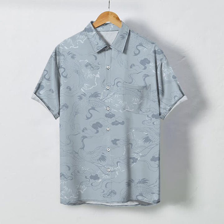 Buddha Stones Camisa transpirable de manga corta para hombre con botones y estampado de grullas en las nubes - Azul acero claro - US/UK/AU48, UE58 (4XL) - image 0