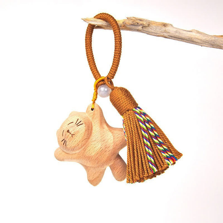 Buddha Stones Llaveros con borla de gato de la suerte, tallados a mano en madera clara. - Gato marrón reclinado - image 24