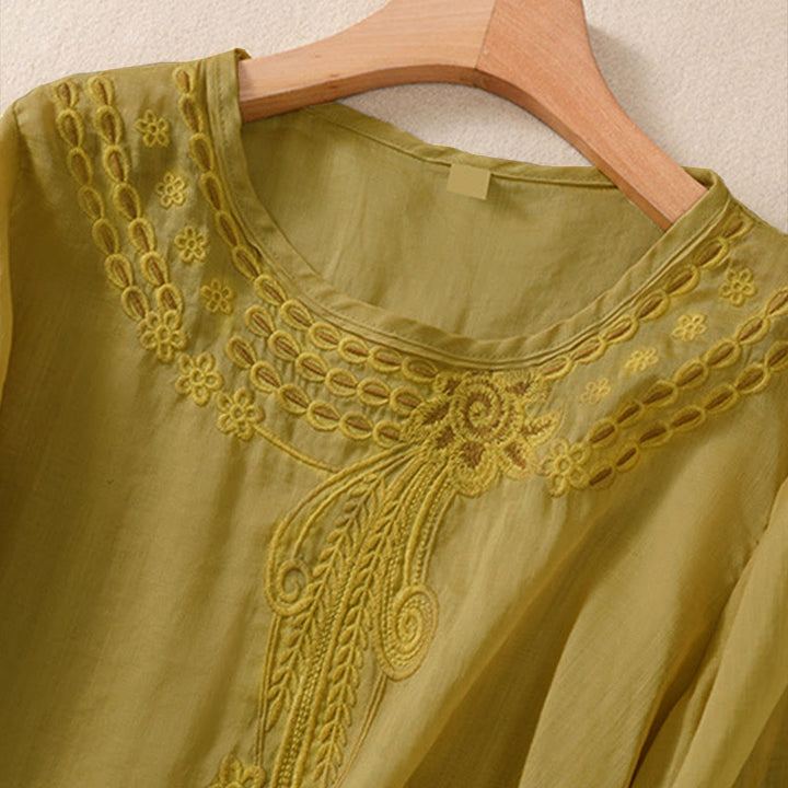 Camiseta de mujer con cuello redondo y mangas abullonadas, diseño floral liso y artístico de Buddha Stones. - image 14