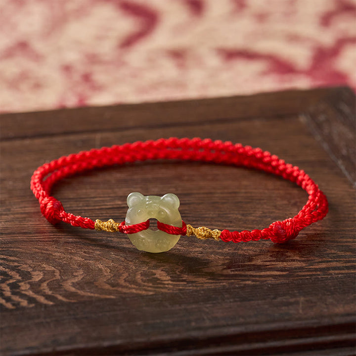 Buddha Stones Pulsera de la prosperidad con hebilla de la paz y cabeza de tigre de jade y cordón rojo - Jade natural (el color puede variar) - image 0