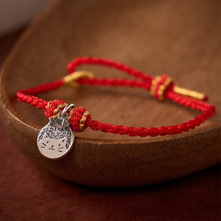 Buddha Stones Colgante redondo de plata de ley 925 con gatito comiendo pescado, símbolo de prosperidad, con pulsera trenzada de hilo rojo y negro. - image 1