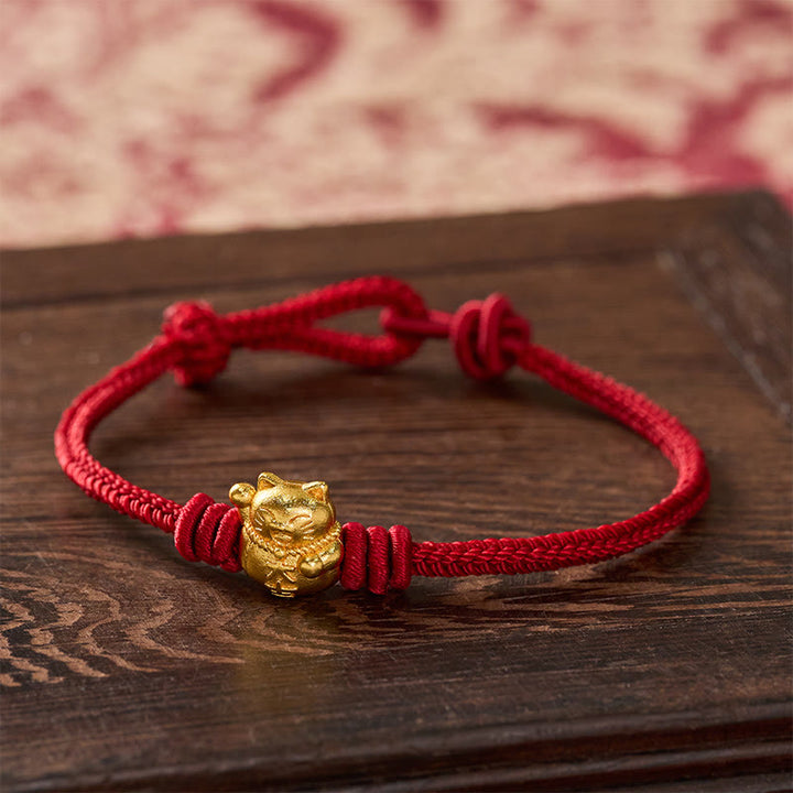 Buddha Stones Pulsera ajustable de cobre con hilo rojo y bendición del gato de la suerte - rojo oscuro - 6,7–7,5 pulgadas / 17–19 cm - image 0