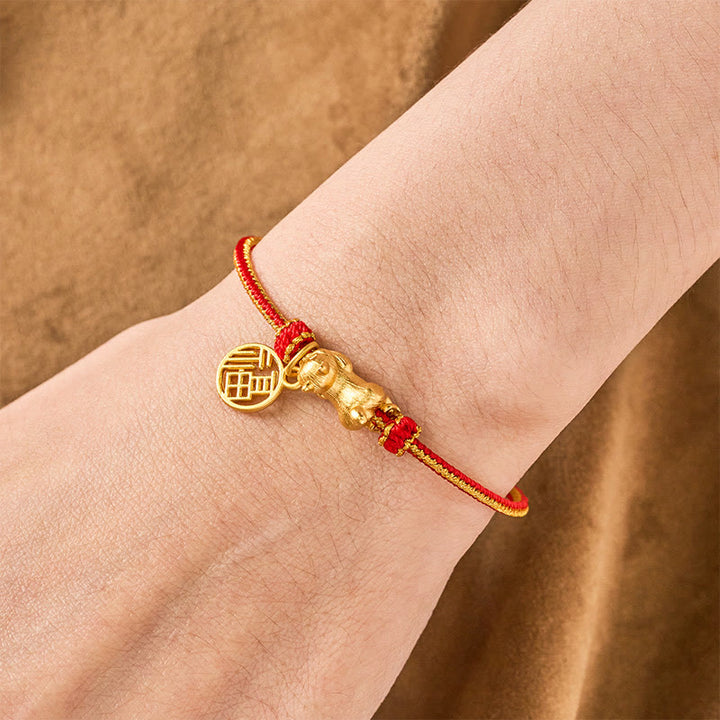 Buddha Stones Pulsera de la prosperidad tejida a mano con hilo rojo cobrizo y personaje de Cat Fu acostado - image 4