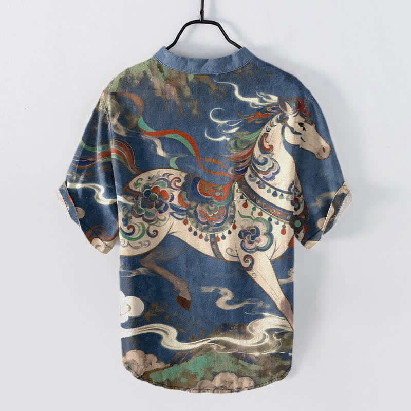 Buddha Stones Camisa de manga corta con medio botón y estampado ornamental de caballo al galope para hombre, de algodón. - image 1