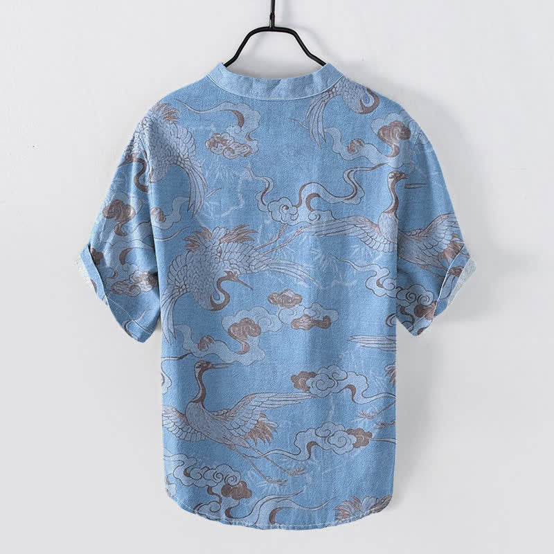 Buddha Stones Camisa de manga corta con medio botón para hombre, con estampado de grullas y nubes, de algodón. - image 1