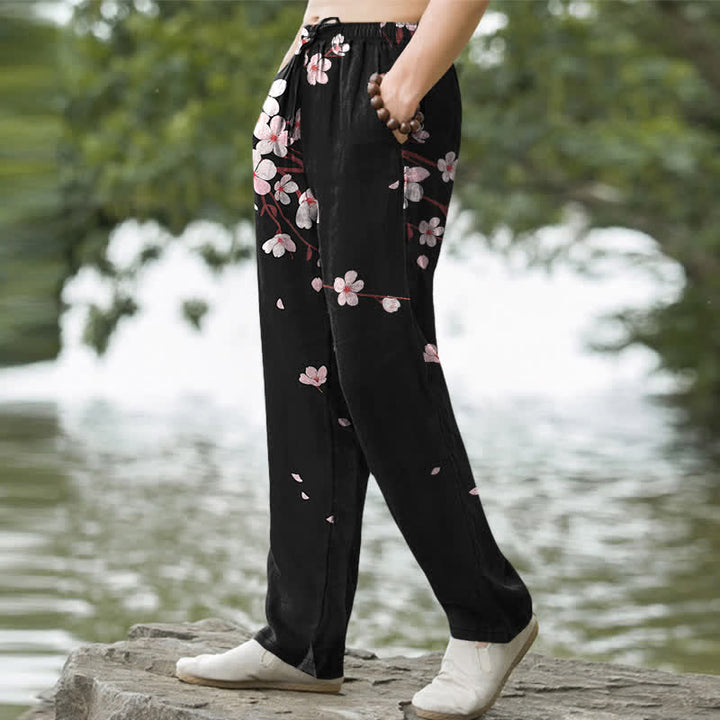 Buddha Stones Pantalones de hombre de algodón rosa con estampado de flores de cerezo y corte ajustado, con bolsillos. - image 1