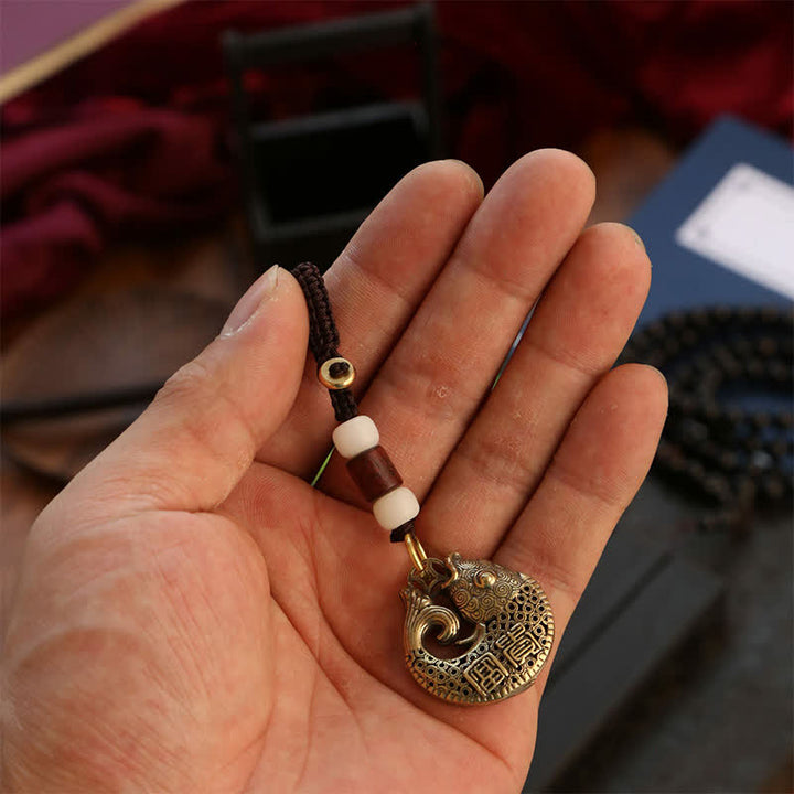 Buddha Stones Llaveros redondos trenzados con dije de pez koi de latón para el éxito - image 9
