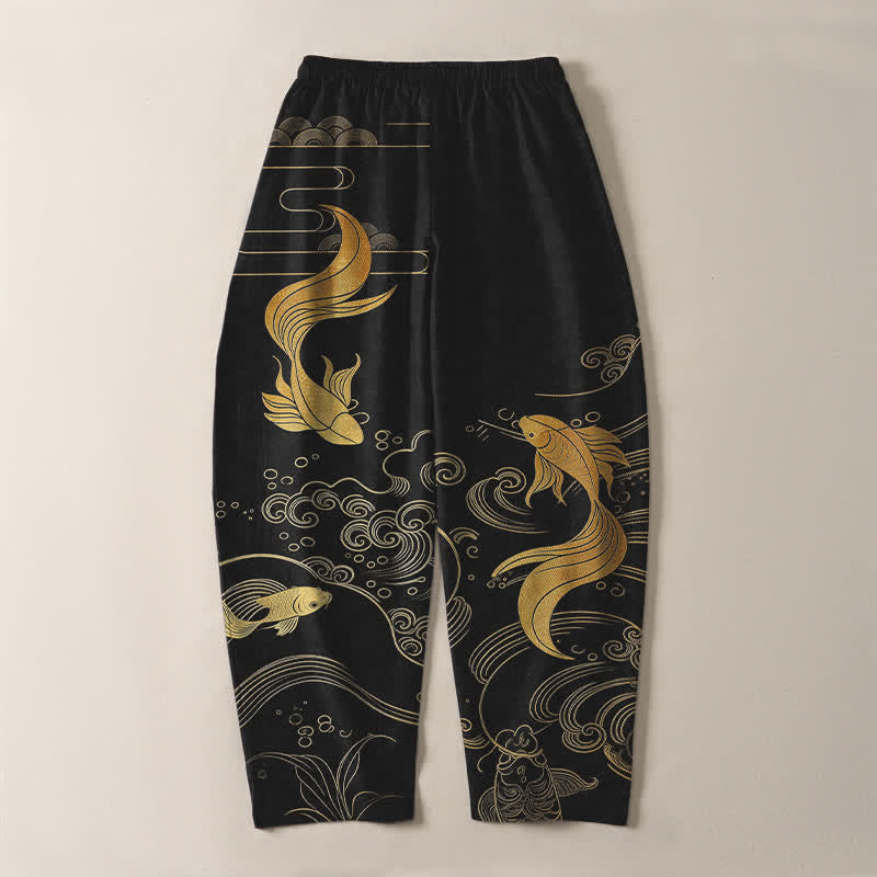 Buddha Stones Pantalones de hombre de algodón puro con estampado de olas y peces koi dorados, cordón ajustable y corte cónico, con bolsillos. - image 3