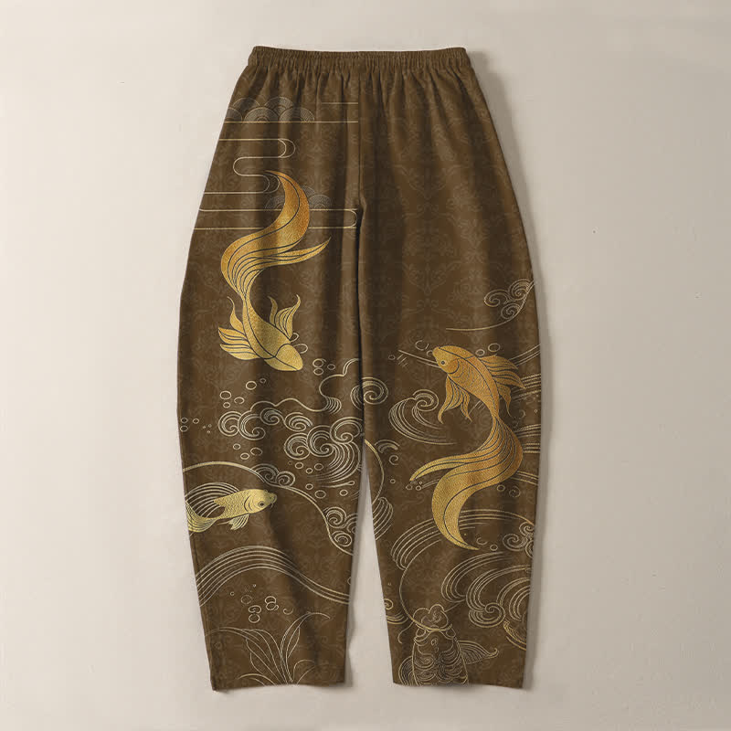 Buddha Stones Pantalones de hombre de algodón puro con estampado de olas y peces koi dorados, cordón ajustable y corte cónico, con bolsillos. - image 10