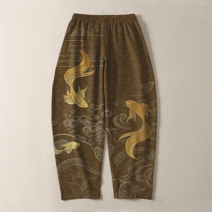 Buddha Stones Pantalones de hombre de algodón puro con estampado de olas y peces koi dorados, cordón ajustable y corte cónico, con bolsillos. - image 10
