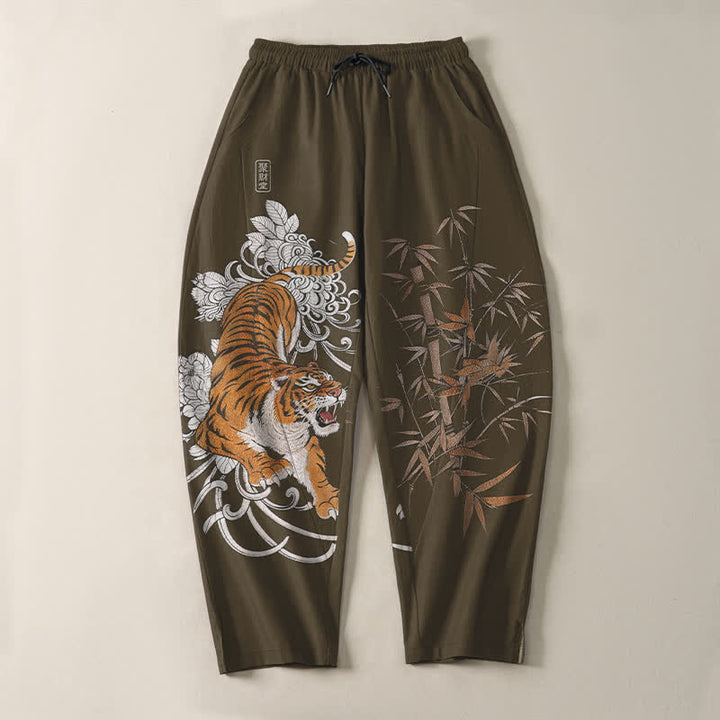 Buddha Stones Pantalones de hombre de algodón puro con estampado de tigre rugiente y bambú, con cordón ajustable y bolsillos. - image 2