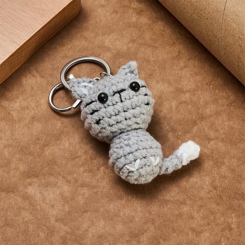 Buddha Stones Llaveros de regalo con dije de gato lindo gris claro, hechos a mano en crochet. - image 3