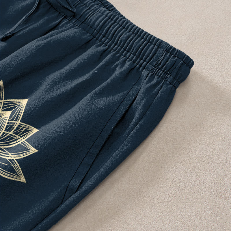 Buddha Stones Pantalones de hombre de algodón con estampado de loto dorado, corte ajustado y bolsillos. - image 3