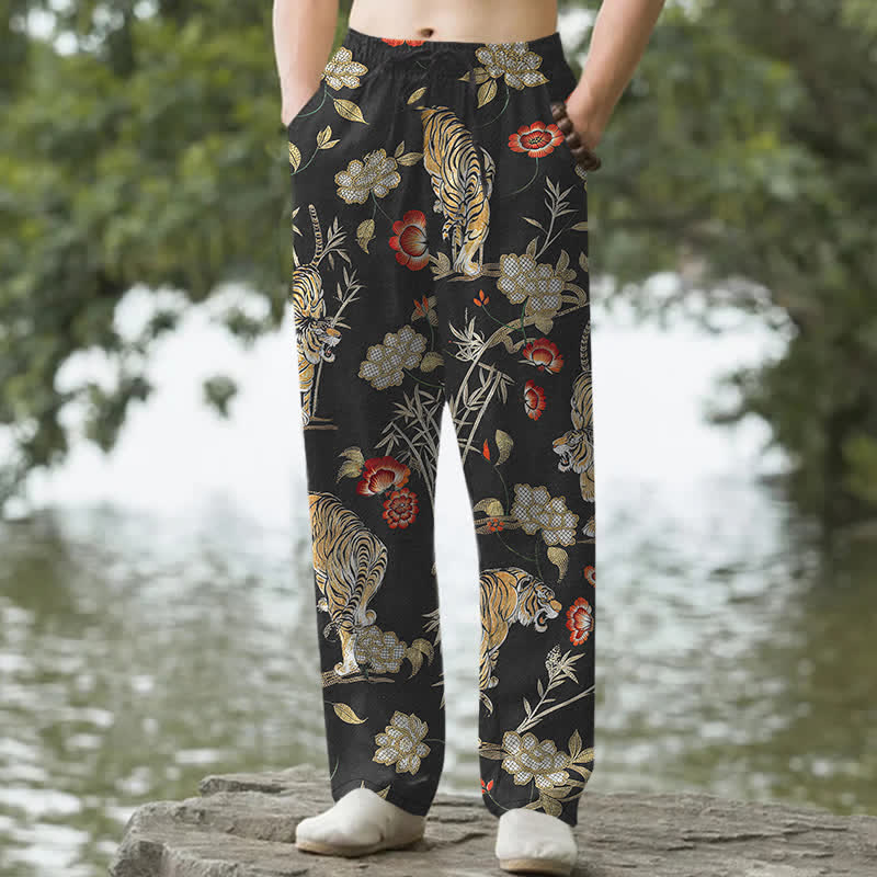 Buddha Stones Pantalones de hombre de algodón con estampado floral de bambú y diseño de tigre, corte ajustado y bolsillos. - Negro - US/UK/AU50, EU60 (5XL) - image 0