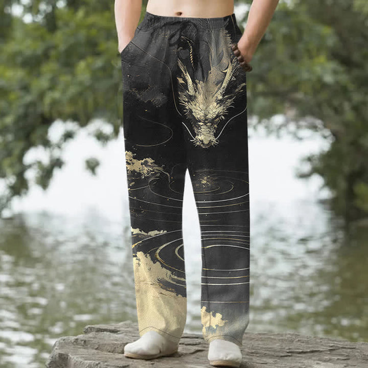 Buddha Stones Pantalones de hombre de algodón con estampado de ondas de dragón dorado y corte ajustado, con bolsillos. - Negro - US/UK/AU50, EU60 (5XL) - image 4