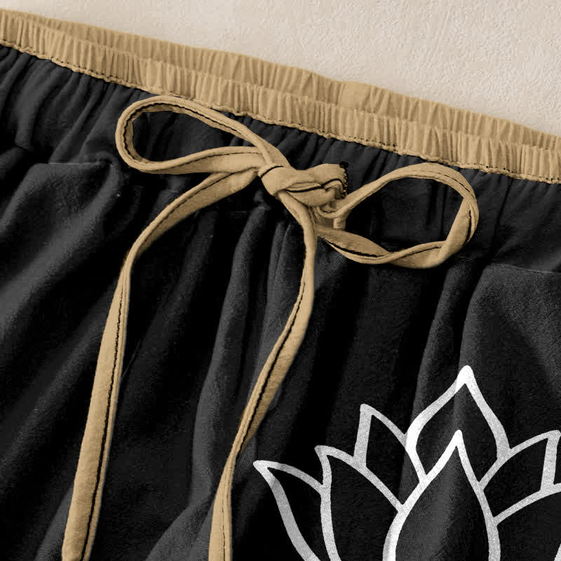 Buddha Stones Pantalones de mujer de algodón puro con estampado de loto blanco y cintura elástica con bolsillos. - image 1