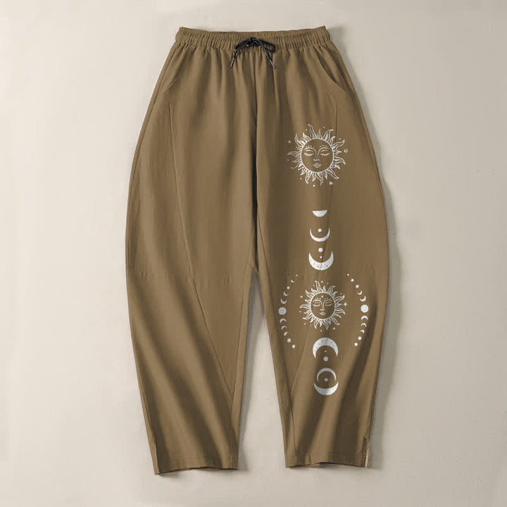 Buddha Stones Pantalones de hombre de algodón puro con estampado de fases lunares y cordón ajustable, corte cónico y bolsillos. - image 9