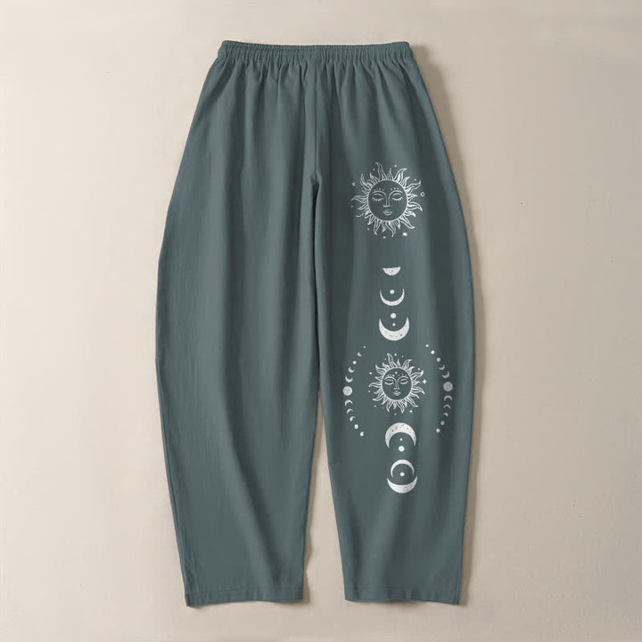 Buddha Stones Pantalones de hombre de algodón puro con estampado de fases lunares y cordón ajustable, corte cónico y bolsillos. - image 14
