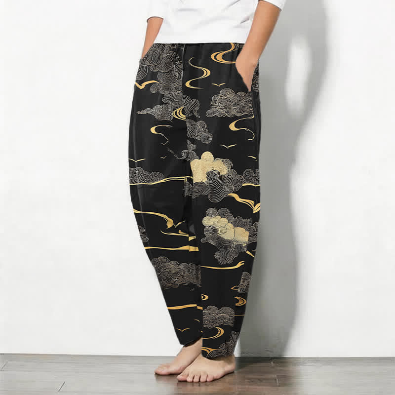 Buddha Stones Pantalones de hombre de algodón puro con estampado de nubes doradas y cordón ajustable, corte cónico y bolsillos. - image 1
