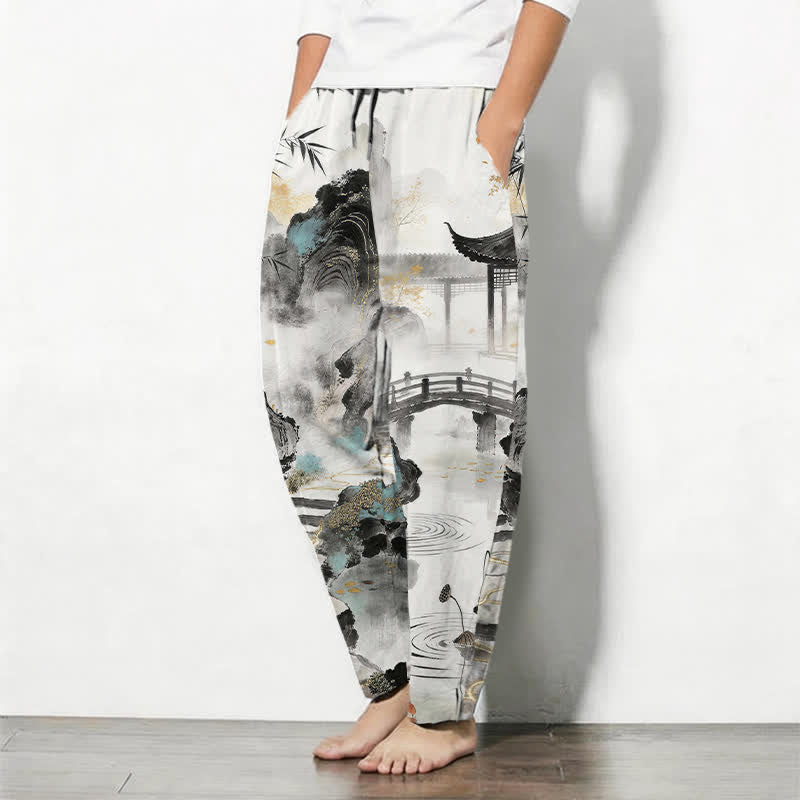 Buddha Stones Pantalones de hombre de algodón puro con estampado de paisaje de bambú, cordón ajustable y corte cónico, con bolsillos. - image 1
