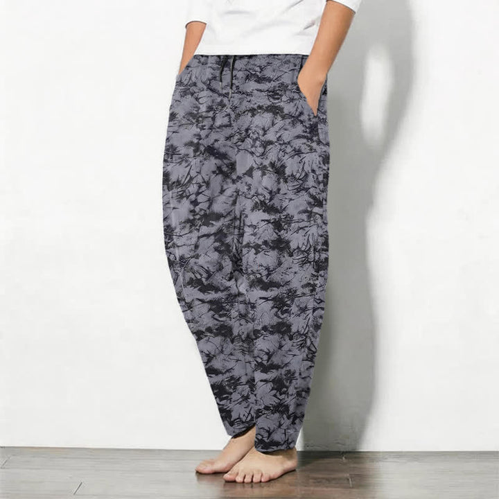 Buddha Stones Pantalones de hombre de algodón puro con estampado de camuflaje mármol oscuro, cordón ajustable y corte cónico, con bolsillos. - image 1