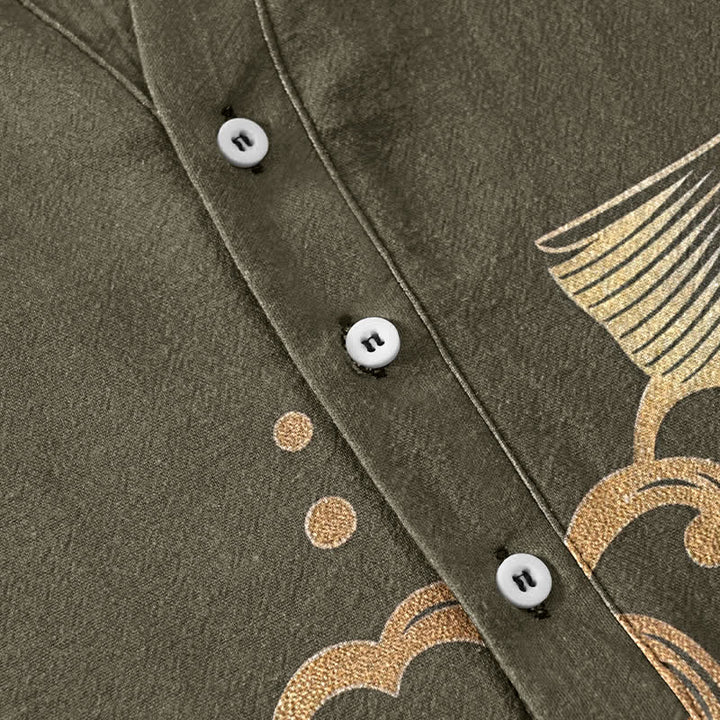 Buddha Stones Camisa de manga corta con medio botón y estampado de peonías y peces koi para hombre, de algodón. - image 3