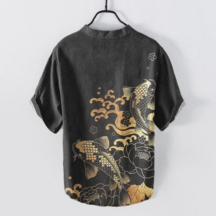 Buddha Stones Camisa de manga corta con medio botón y estampado de peonías y peces koi para hombre, de algodón. - image 6