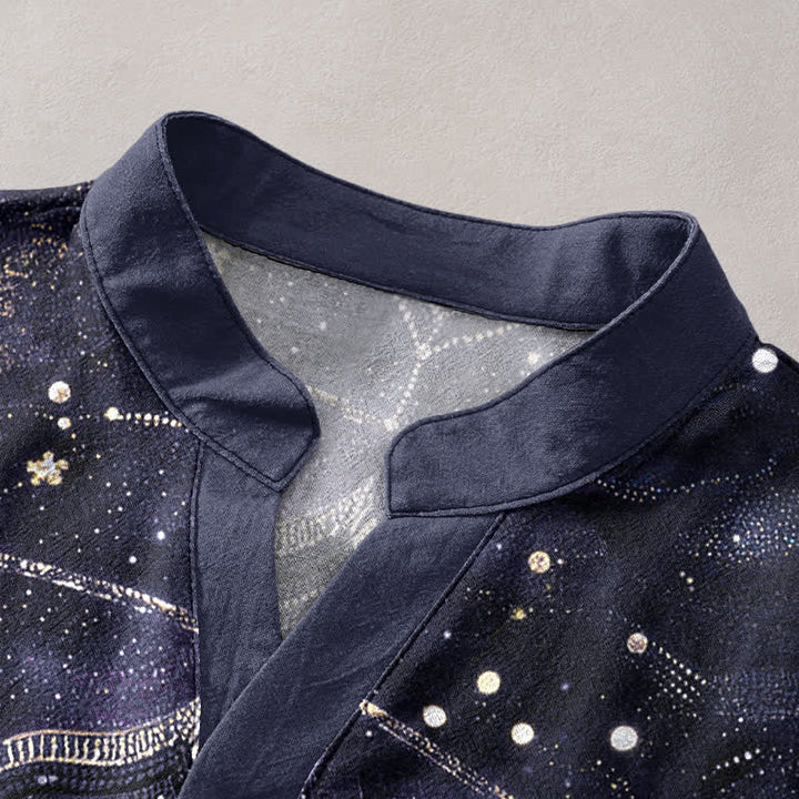Buddha Stones Camisa de manga corta con medio botón para hombre, de algodón, con estampado de mandala dorado y galaxia. - image 2