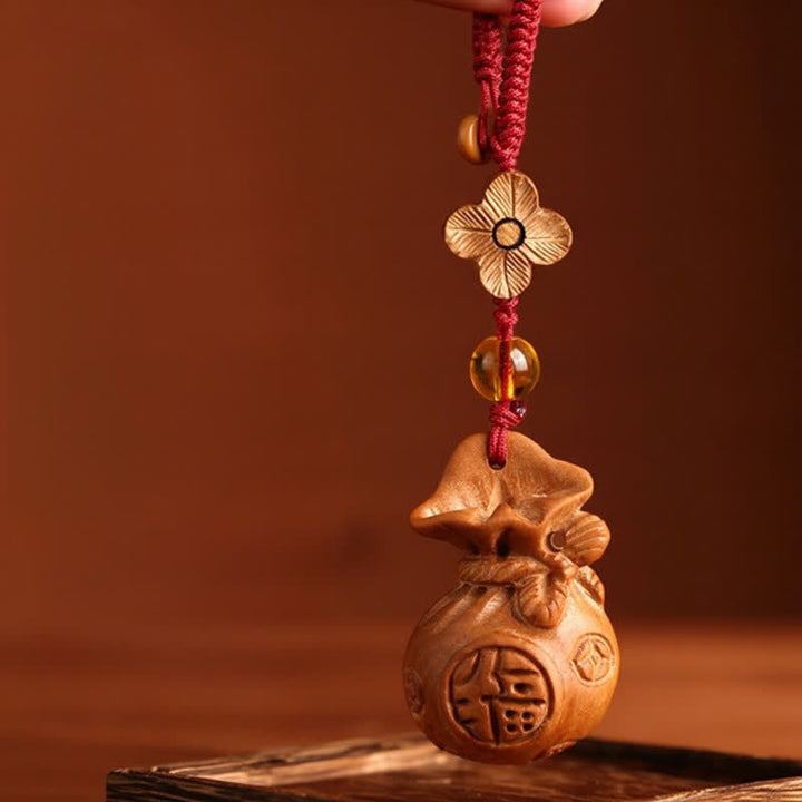 Buddha Stones Llaveros con dije de loto y bolsa de la suerte de madera de durazno Fu - Flor de ciruelo Cuerda roja - image 1