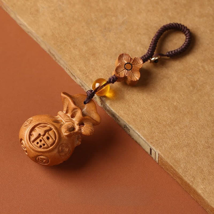 Buddha Stones Llaveros con dije de loto y bolsa de la suerte de madera de durazno Fu - Cuerda marrón color flor de ciruelo - image 0