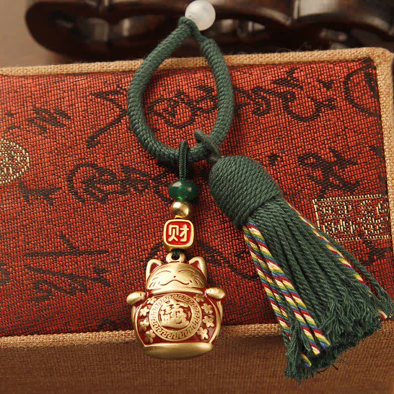 Buddha Stones Llaveros con borla de bendición de personaje Fu, de latón tejido a mano con cuerda roja. - Borla verde del Gato de la Suerte - image 2