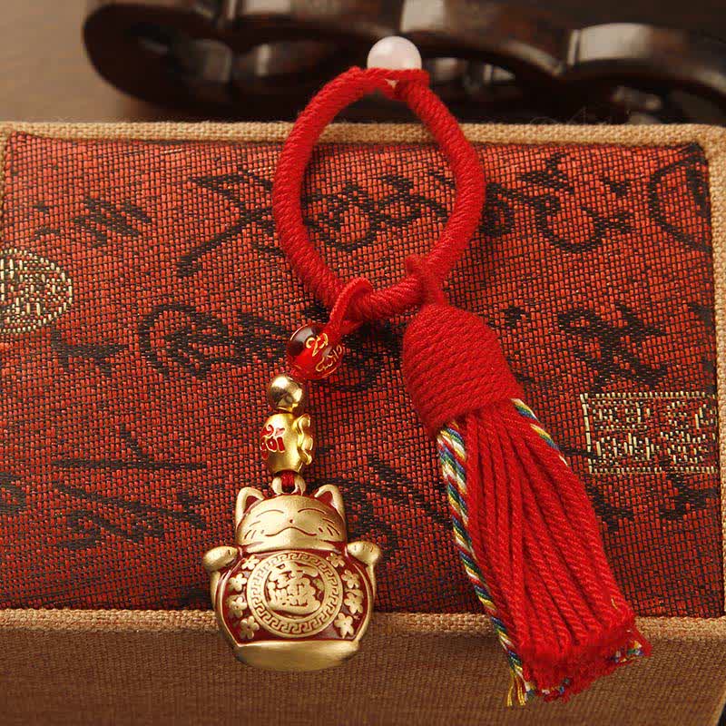 Buddha Stones Llaveros con borla de bendición de personaje Fu, de latón tejido a mano con cuerda roja. - image 1