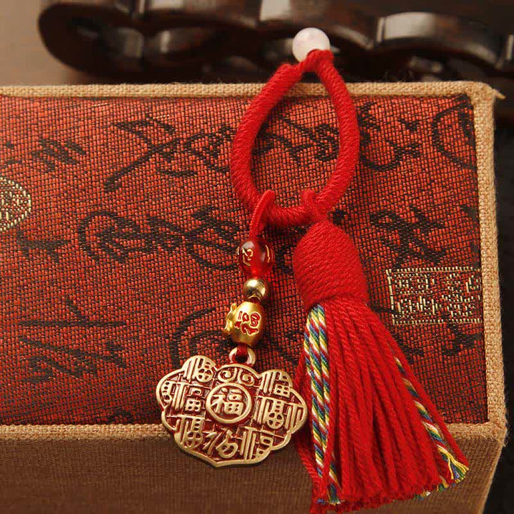 Buddha Stones Llaveros con borla de bendición de personaje Fu, de latón tejido a mano con cuerda roja. - Borla roja con cierre de longevidad - image 3