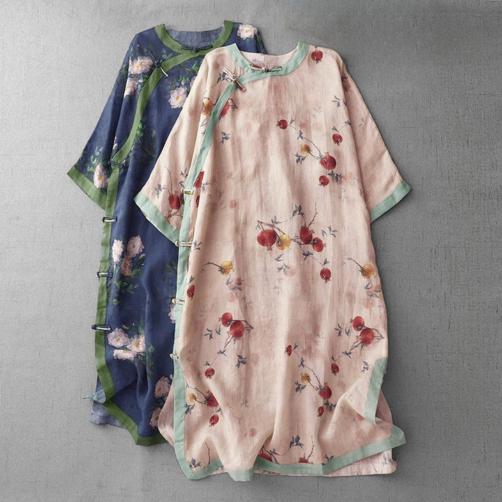 Vestido midi de manga corta con estampado de flores de granada, orquídeas y botones de rana, con abertura lateral y diseño de Buddha Stones. - image 0