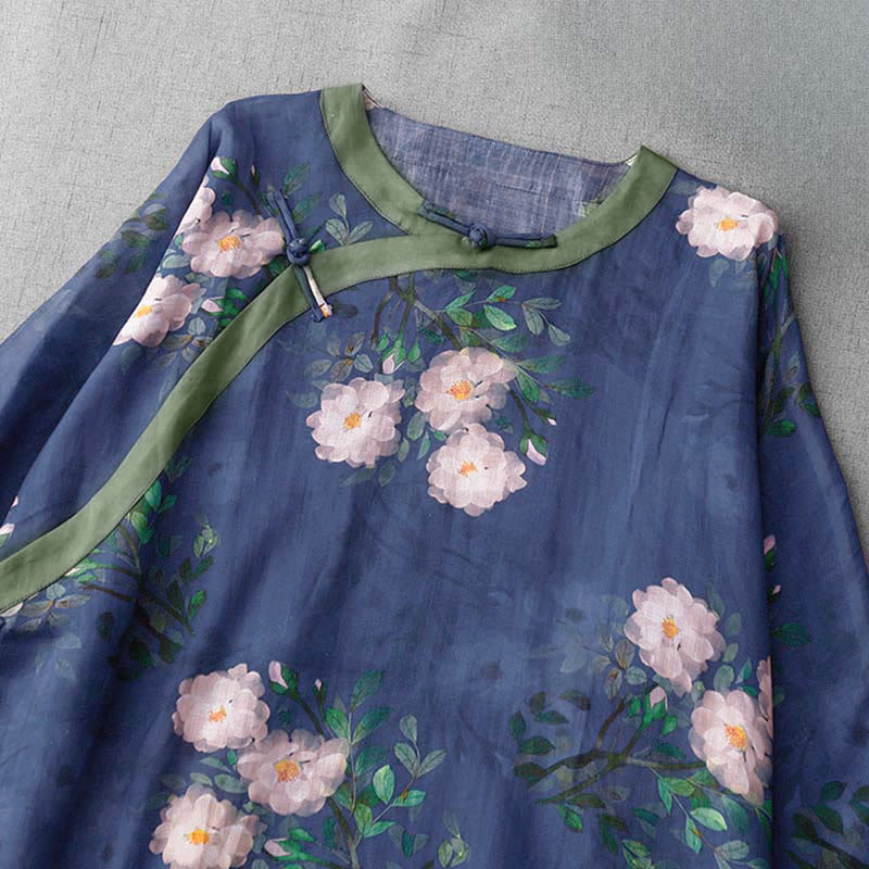 Vestido midi de manga corta con estampado de flores de granada, orquídeas y botones de rana, con abertura lateral y diseño de Buddha Stones. - image 14