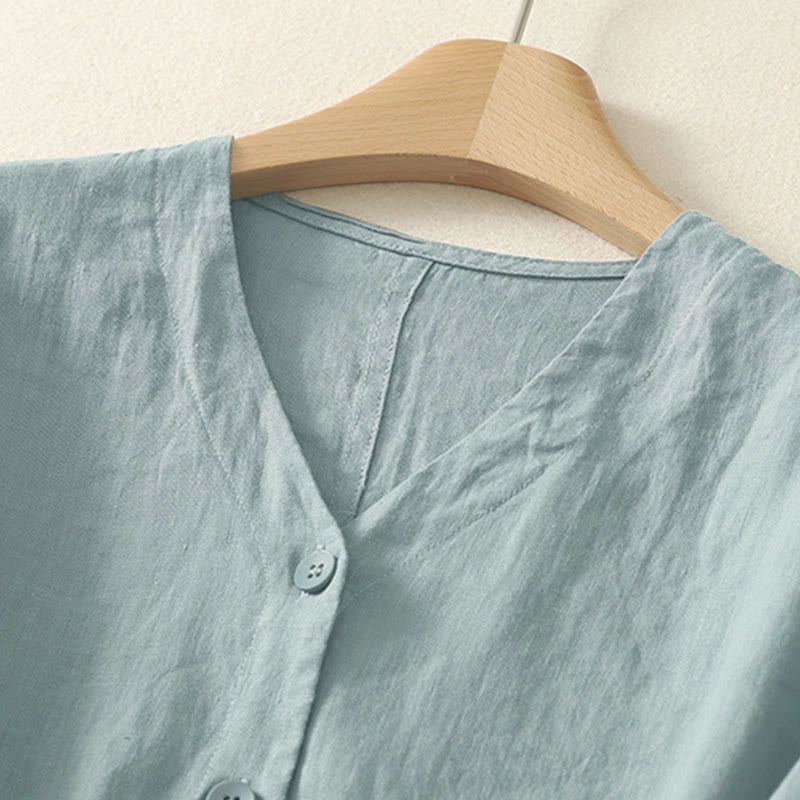 Camisa de manga corta para mujer con cuello en V, botones y diseño sencillo, color liso, con estampado de Buddha Stones. - image 1