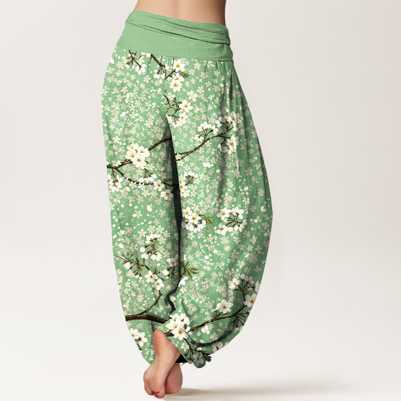 Buddha Stones Pantalones harem de mujer con cintura elástica y estampado de ramas de flores blancas de algodón. - image 2
