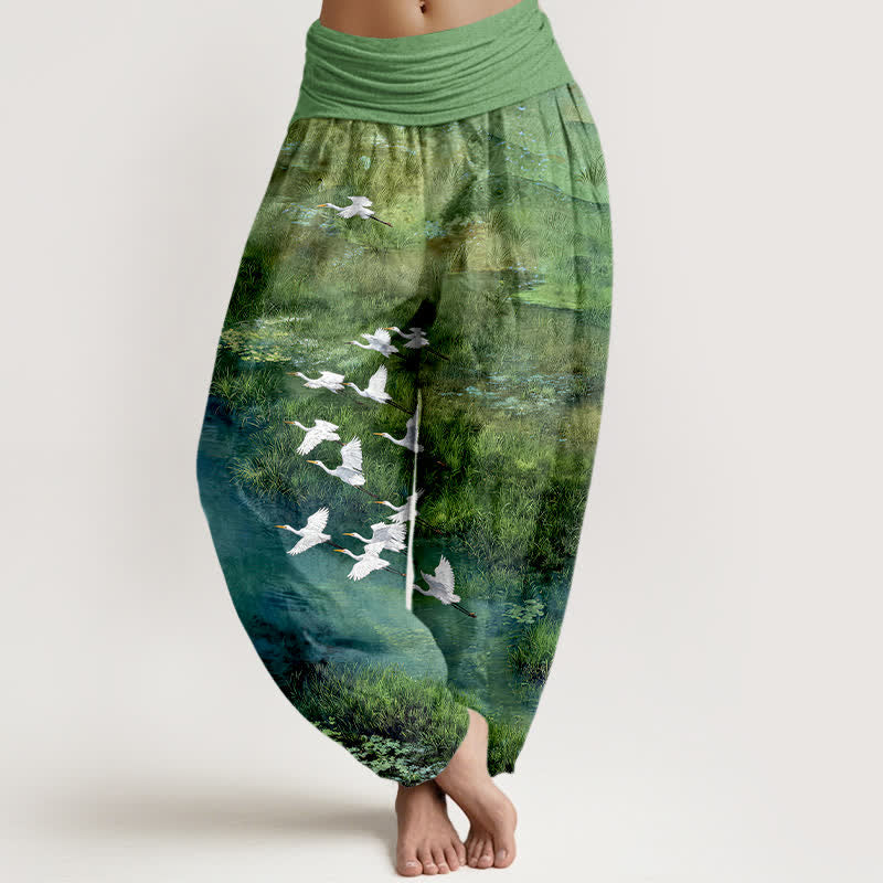 Buddha Stones Pantalones harem de mujer con cintura elástica y estampado de pájaros voladores en un lago de algodón. - Verde lima - US16，UK/AU20，EU48 (3XL) - image 0