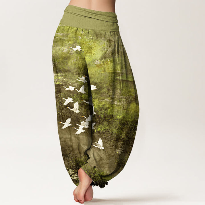 Buddha Stones Pantalones harem de mujer con cintura elástica y estampado de pájaros voladores en un lago de algodón. - image 7