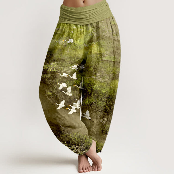 Buddha Stones Pantalones harem de mujer con cintura elástica y estampado de pájaros voladores en un lago de algodón. - Verde amarillento - US16，UK/AU20，EU48 (3XL) - image 5