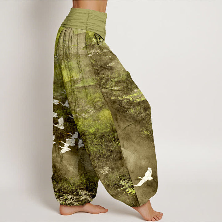 Buddha Stones Pantalones harem de mujer con cintura elástica y estampado de pájaros voladores en un lago de algodón. - image 6