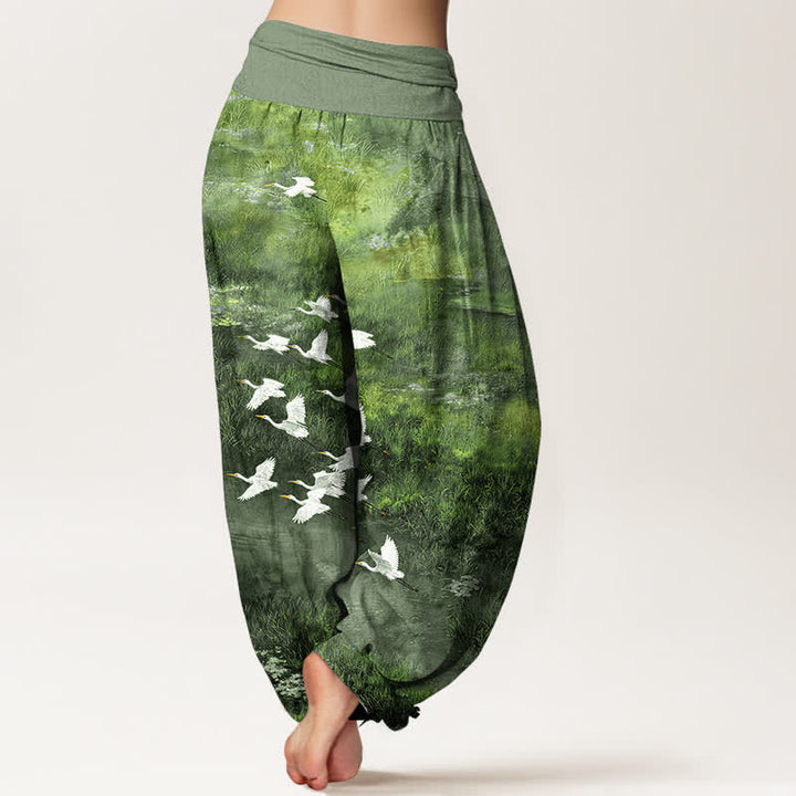 Buddha Stones Pantalones harem de mujer con cintura elástica y estampado de pájaros voladores en un lago de algodón. - image 10