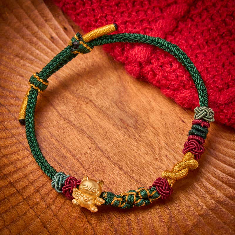 Buddha Stones Pulsera de protección con hilo rojo tejido a mano con el símbolo del gato de la suerte. - Cuerda verde - image 0