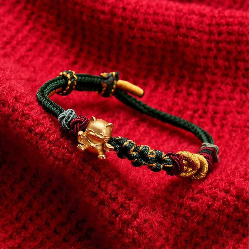 Buddha Stones Pulsera de protección con hilo rojo tejido a mano con el símbolo del gato de la suerte. - image 2