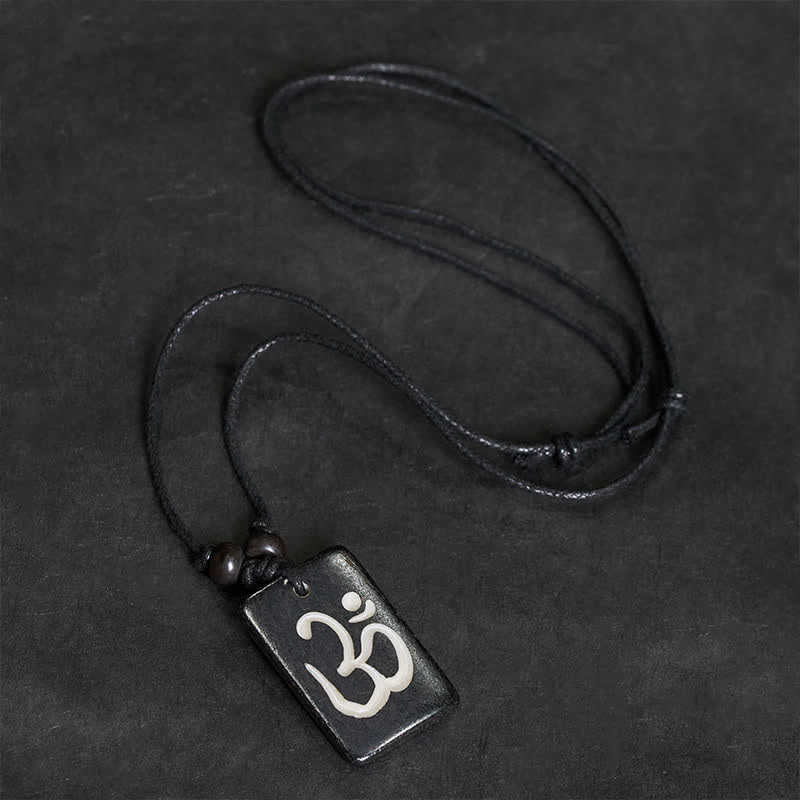 Buddha Stones Collar con colgante OM tibetano de atención plena, tallado a mano en cuentas de hueso. - image 1